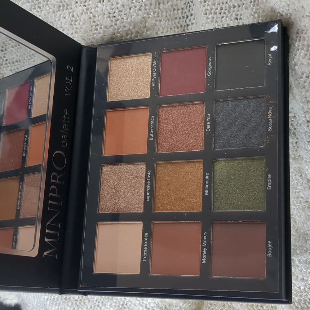 Beauty Creations MINIPRO Vol.2 twelve shade pallete, 26g/0.92oz - Picture 9 of 12